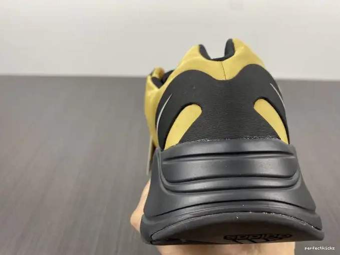 Boost 700 'Honey MNVN Yeezy GZ0717 Flux' 0626